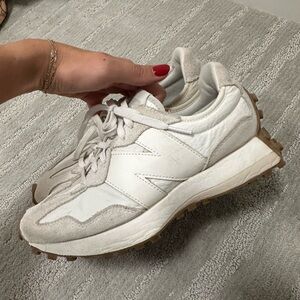 New Balance 327 neutral Sneakers size 7. Worn a handful of times.